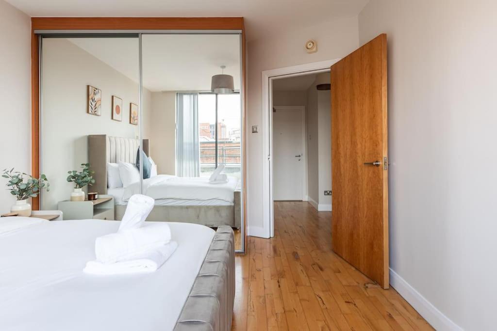 Modern Penthouse Apartment 2 Bed, 2 Bath Sleeps 6 City Centre Белфаст Экстерьер фото