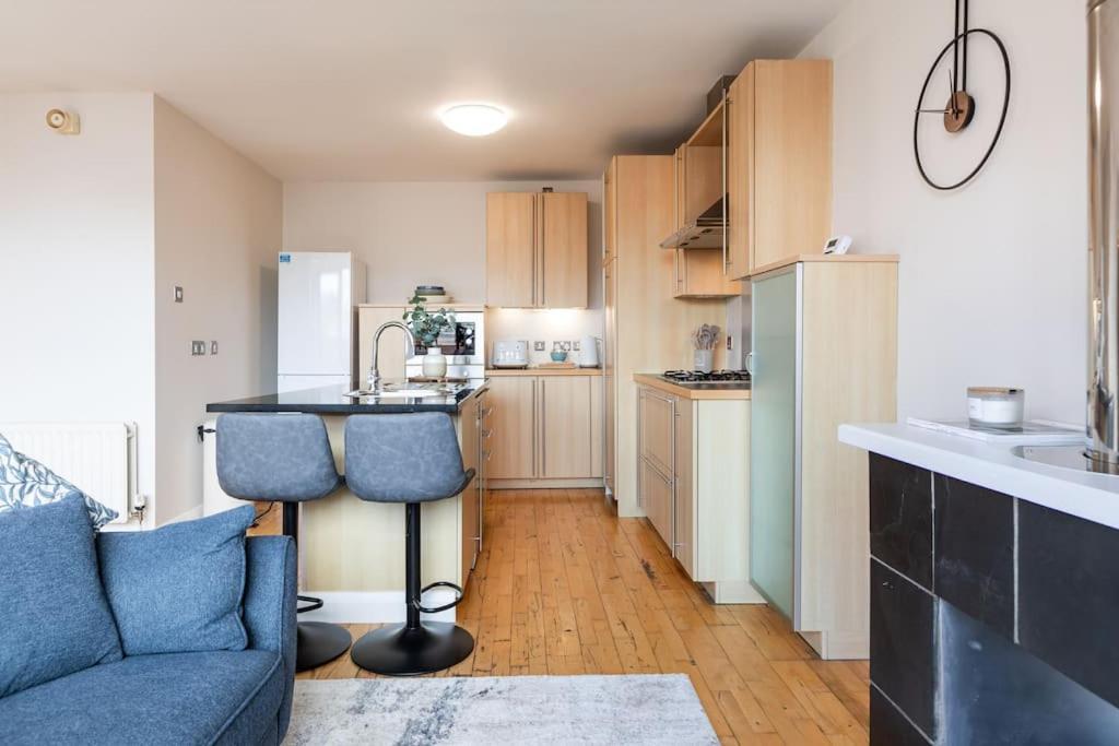 Modern Penthouse Apartment 2 Bed, 2 Bath Sleeps 6 City Centre Белфаст Экстерьер фото