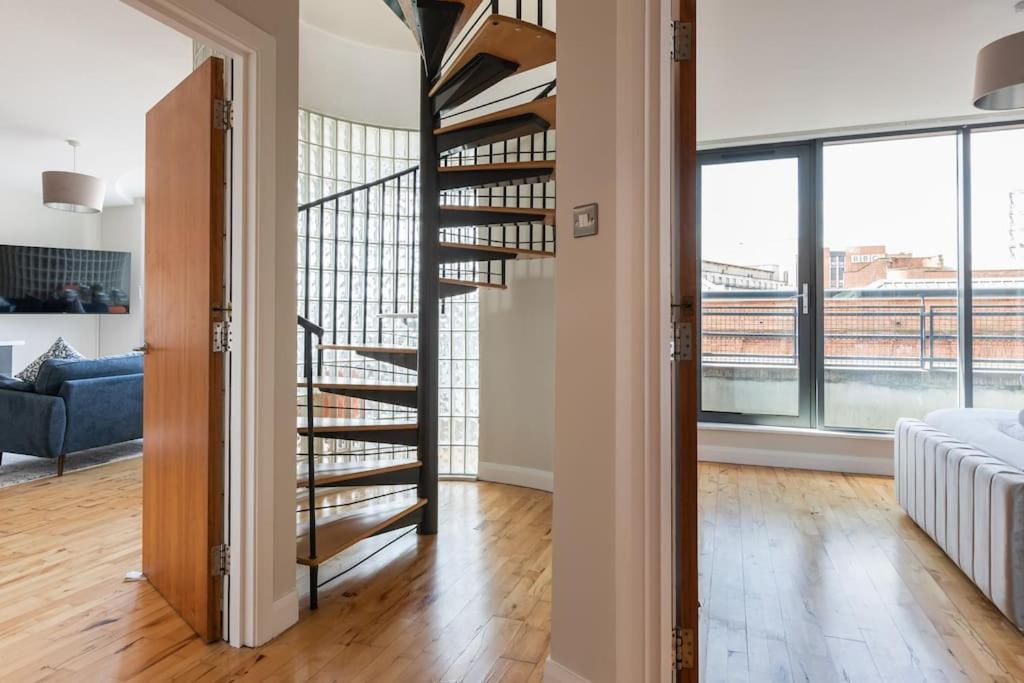 Modern Penthouse Apartment 2 Bed, 2 Bath Sleeps 6 City Centre Белфаст Экстерьер фото
