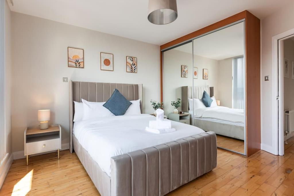 Modern Penthouse Apartment 2 Bed, 2 Bath Sleeps 6 City Centre Белфаст Экстерьер фото